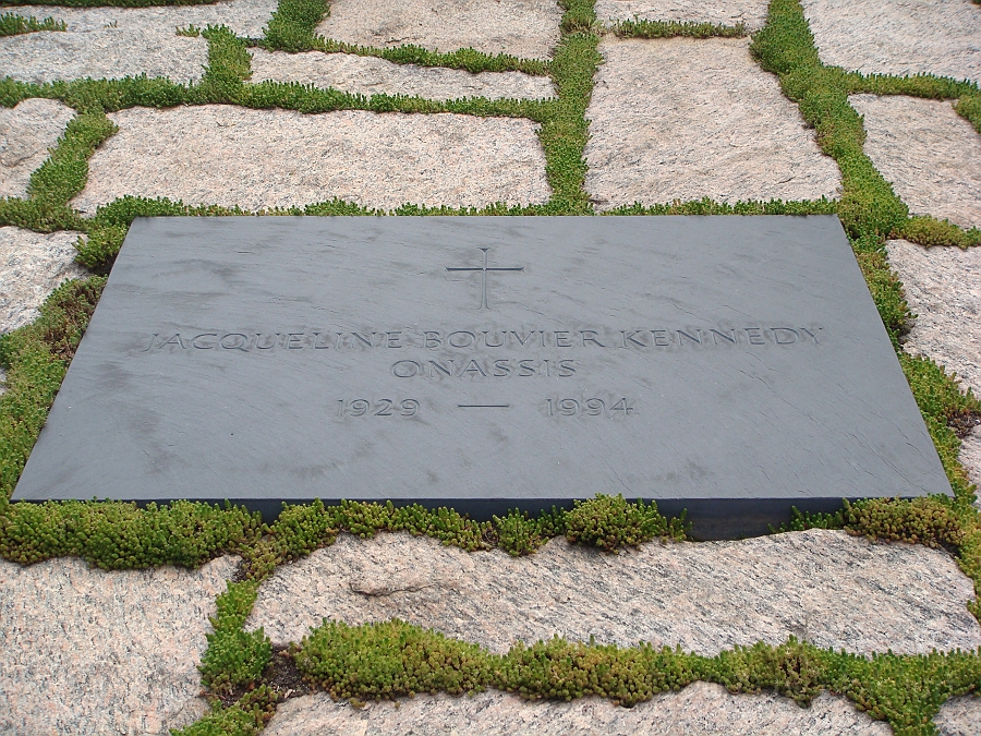 Washington DC [2009 July 02] 023.JPG - Scenes from Arlington National Cemetery.